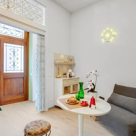 Madame Bari' Suite Apt In The Heart Of Bari Exterior photo
