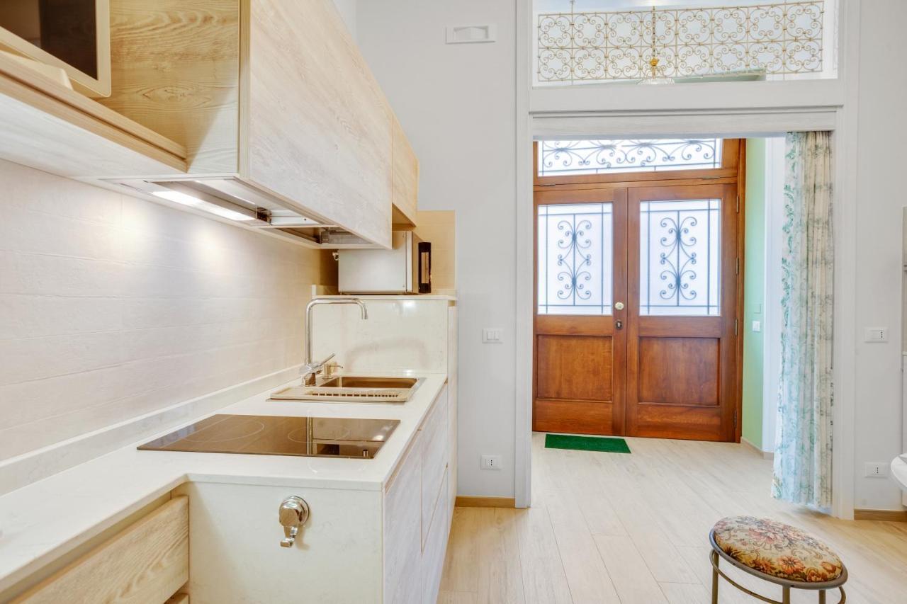 Madame Bari' In The Heart Of Appartement
